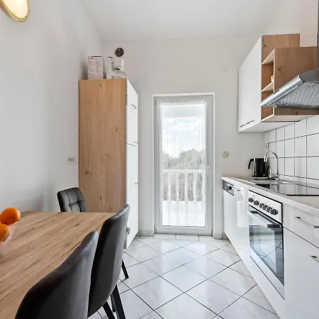 Modern In With Balcony * ヴィル
