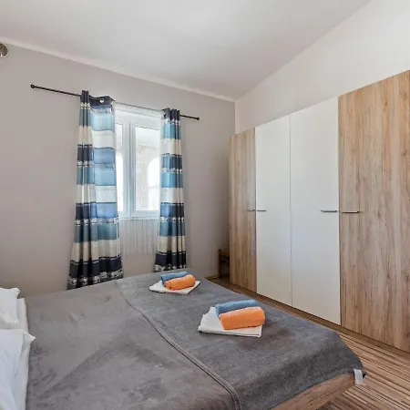 Modern In With Balcony * ヴィル